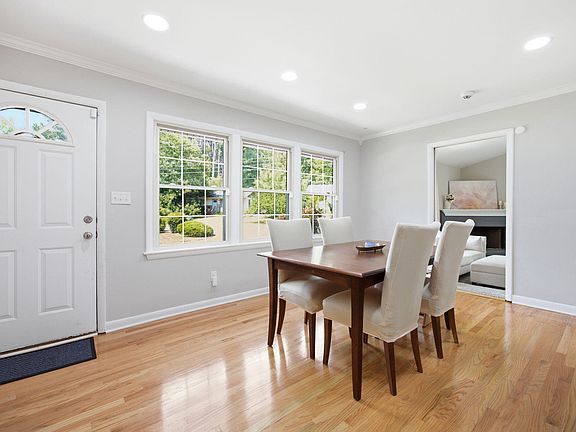 4th image of 817 Chatham Ln