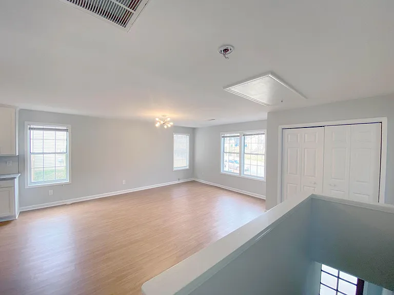 1575 Foote St NE #B — Photo 6