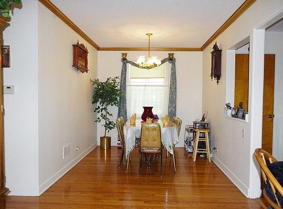 3rd image of 2107 Boeger Ave