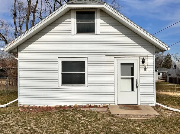 1288 33rd St NE, Cedar Rapids, IA 52402
