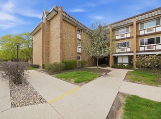 300 Claymoor APT 2E, Hinsdale, IL 60521