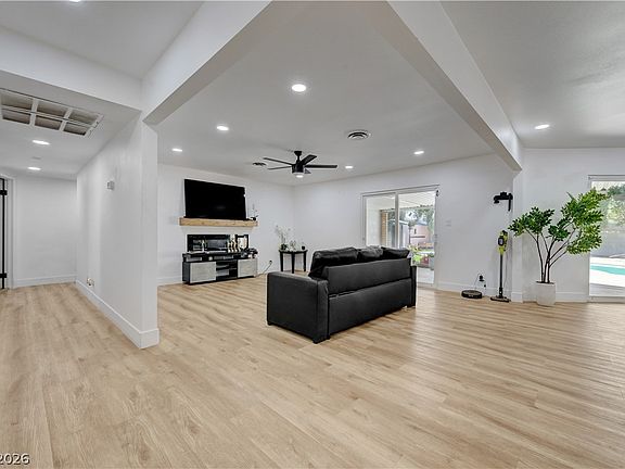 3rd image of 4412 Denia Cir