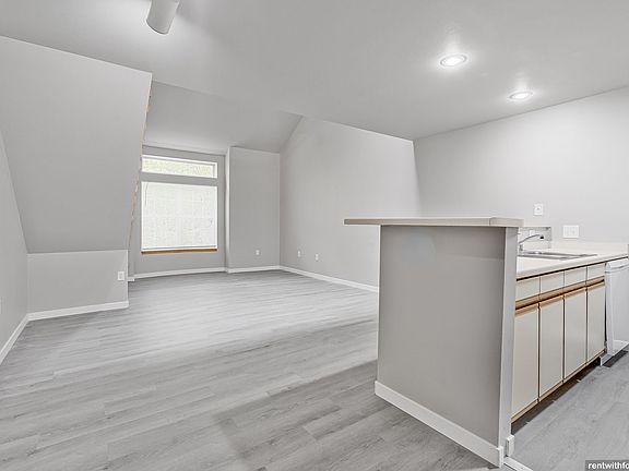 4th image of 1418 Wayridge Dr #406