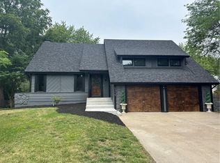 4379 SW Breezy Point Ln, Lees Summit, MO 64082