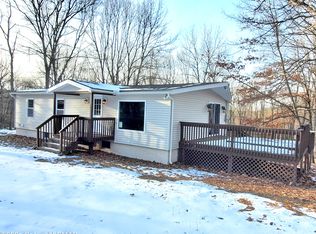 132 Mountainview Rd, Greeley, PA 18425