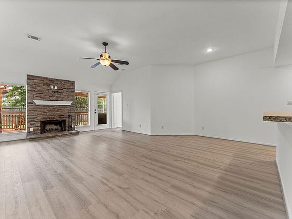 4th image of 351 Fantasy Ln