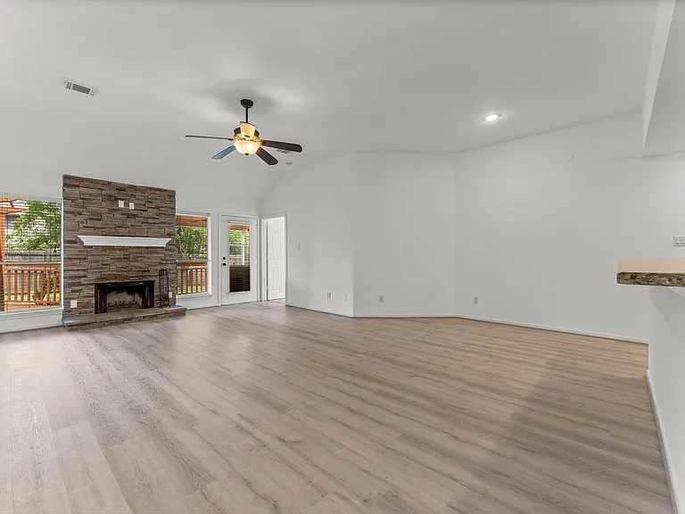 351 Fantasy Ln — Photo 4