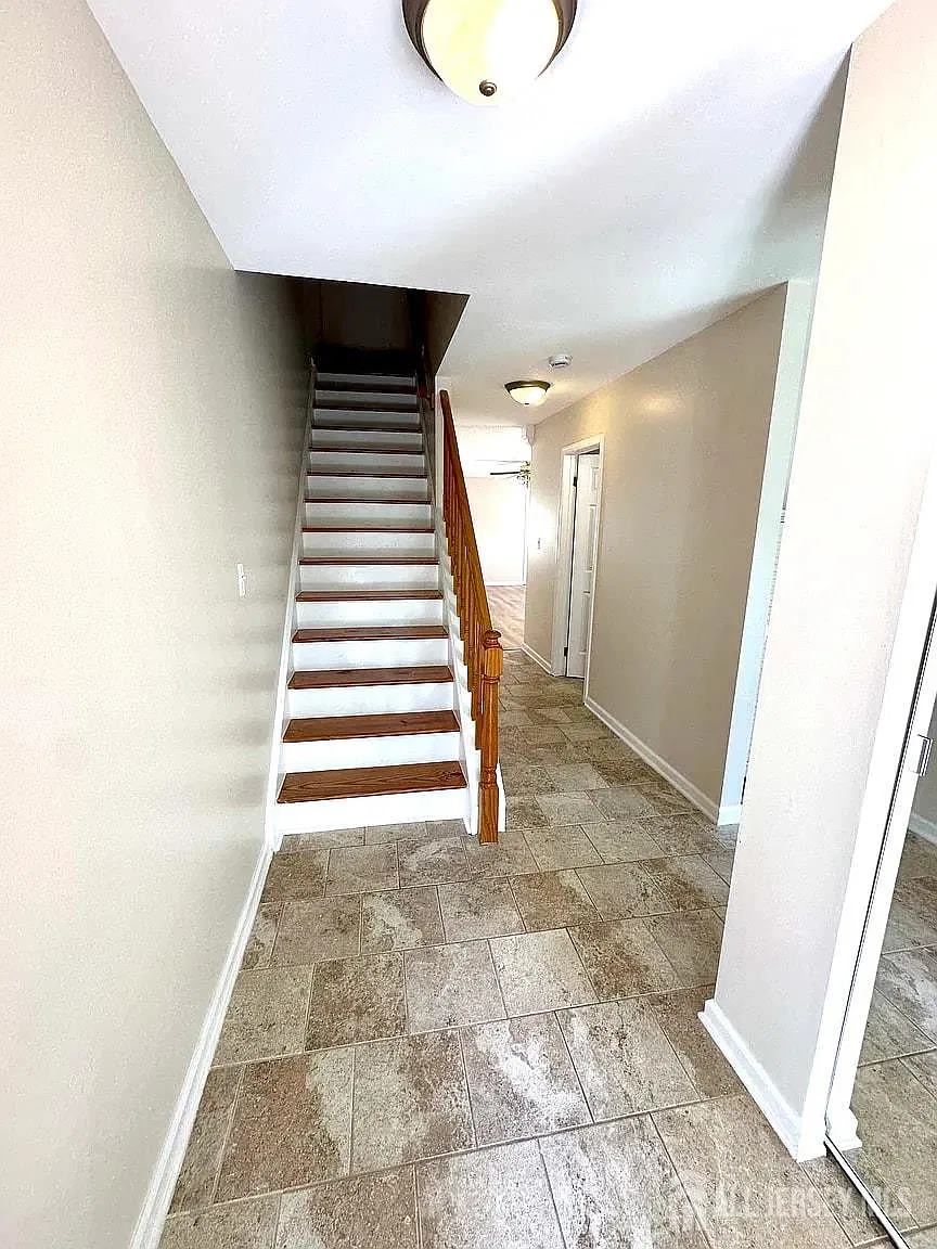 3 bed, 3.5 bath, 1700 sqft, $3,250 — Photo 3