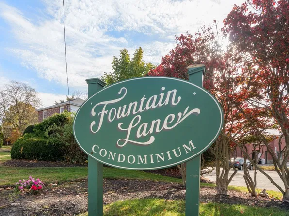 65 Fountain Ln APT 2, Weymouth, MA 02190