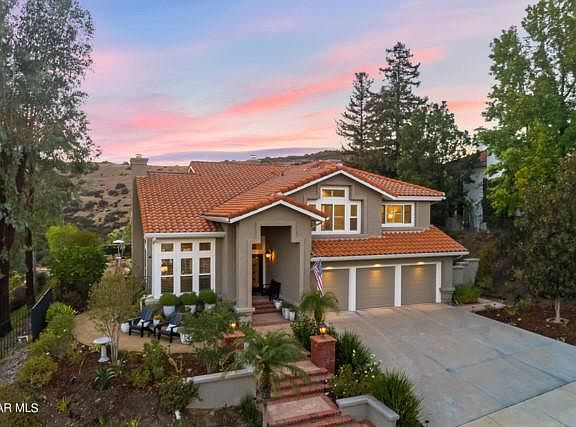3rd image of 2683 Grandoaks Dr