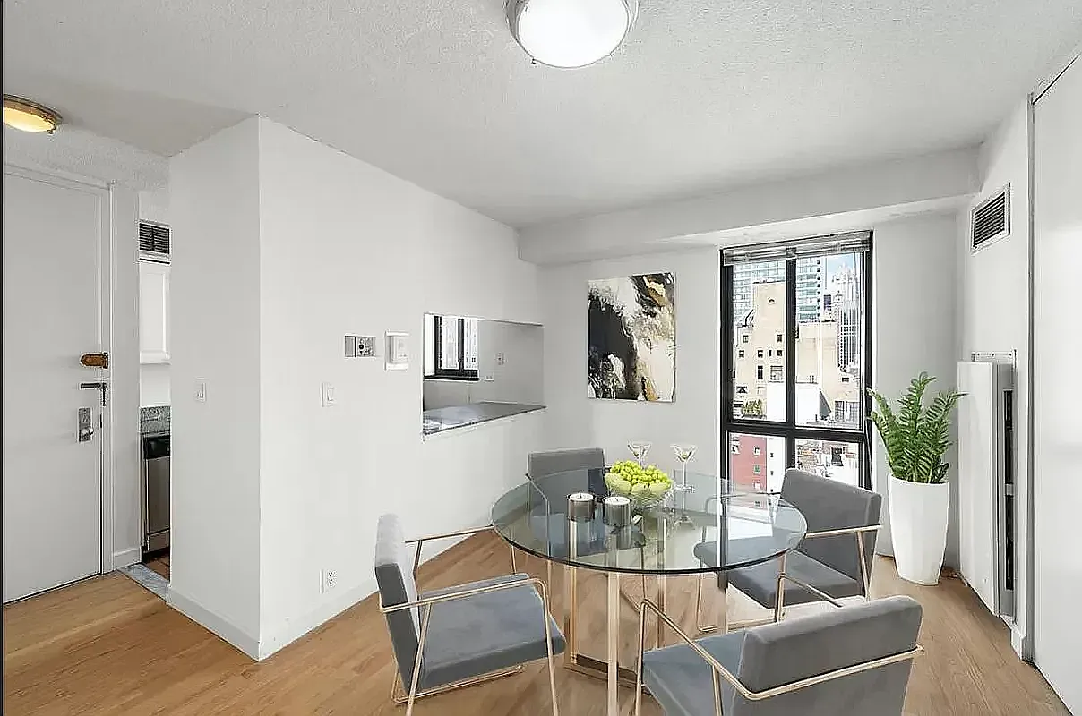 360 East 57th Street — Photo 2