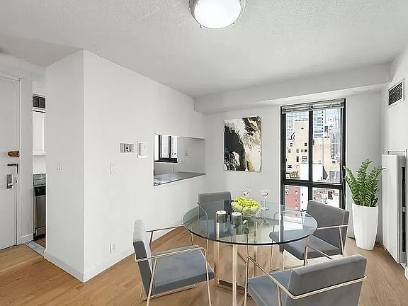 2nd image of 360 E 57th St APT 5a