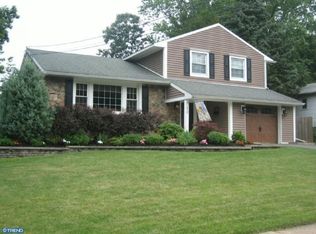 10 Forrest Dr, Turnersville, NJ 08012