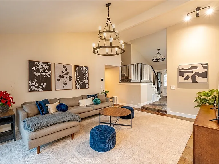 409 W Sierra Dr — Photo 4