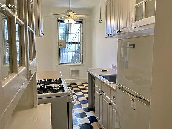 4th image of 124 W 93rd St APT 6D