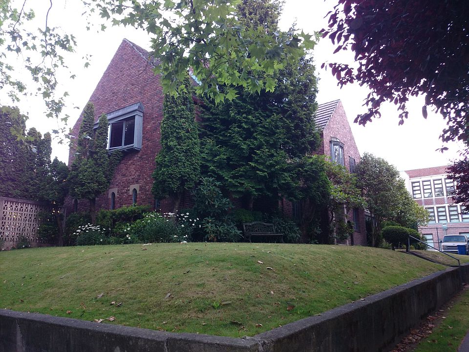 2nd image of 200 W Comstock St APT 101