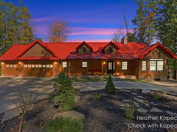 600 Bailey Lake Dr NE, Lowell, MI 49331