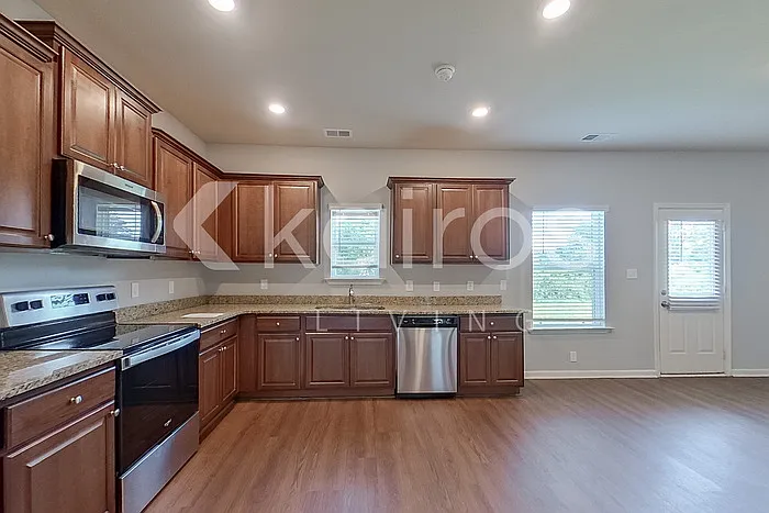 1111 Freedom Pkwy — Photo 11