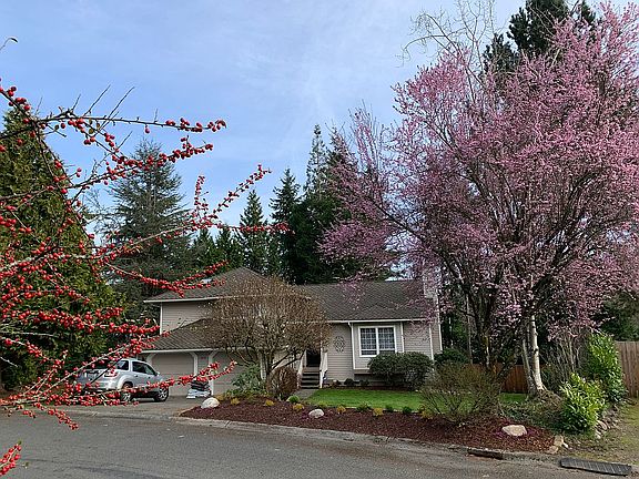 2nd image of 2410 137th Pl SE