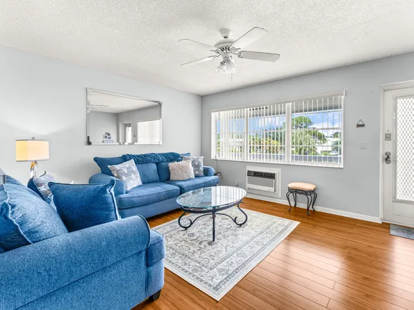 309 Sheffield M #309, West Palm Beach, FL 33417