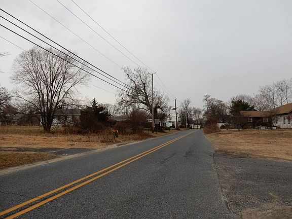 4th image of 1054 Mail Ave