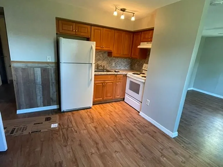 307 Adams Dr — Photo 2