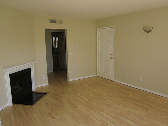 3rd image of 540 N Hayworth Ave APT 3