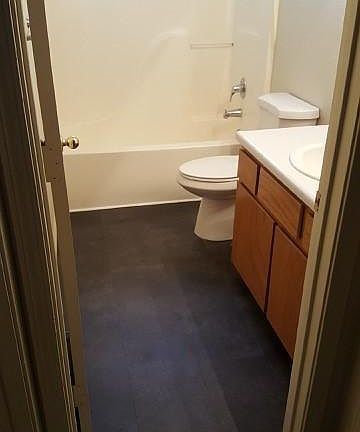 4th image of 570 Howard Ct