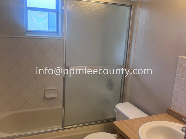 1315 SE 24th Ave — Photo 9