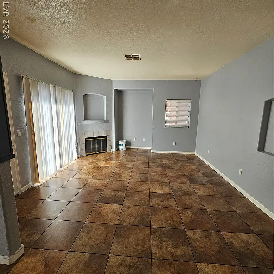 3 bed, 2.0 bath, 1159 sqft, $1,285 — Photo 4