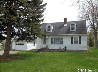 15 Valley View Dr, Oswego, NY 13126