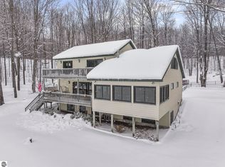 420 W Beech Bark Trl, Maple City, MI 49664