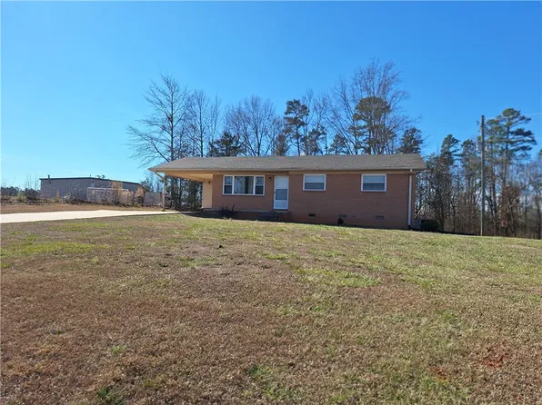 614 Dr Mitchell Rd, Seneca, SC 29678