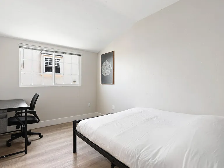 1709 Kelton Ave — Photo 3