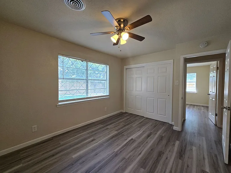 501 W Voelter Ave — Photo 24