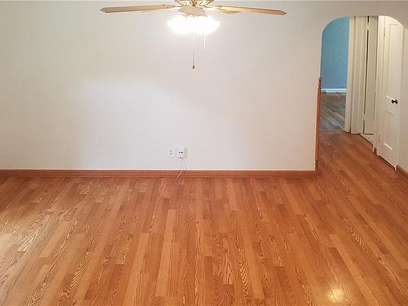 3rd image of 18600 Parkmount Ave
