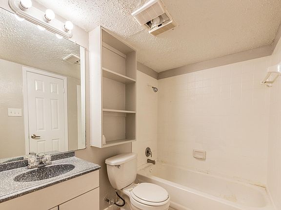 4th image of 120 Delmar St