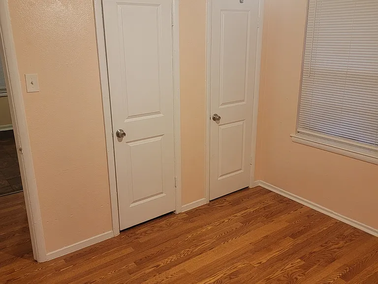 2915 Cummings St — Photo 2