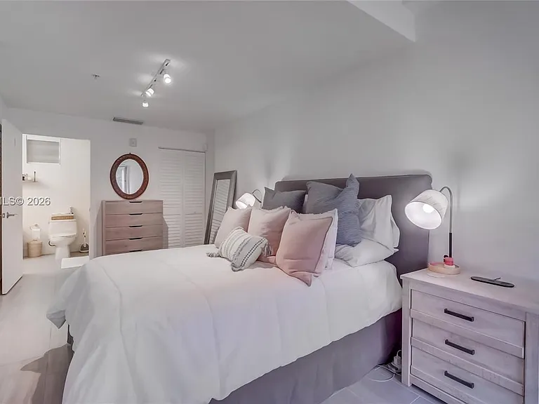 3339 Virginia St #323 — Photo 31