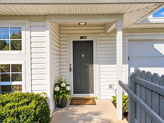 3rd image of 8373 Greyhawk Cir
