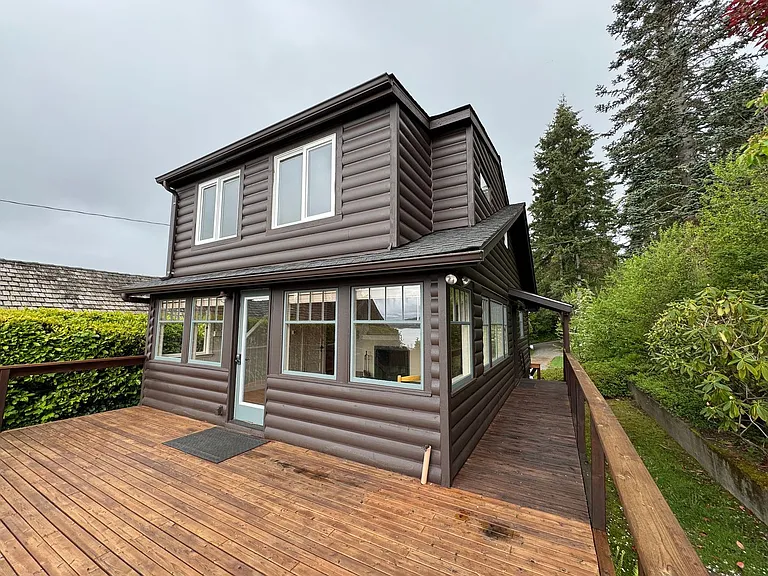 8709 NE Seaview Ave — Photo 2