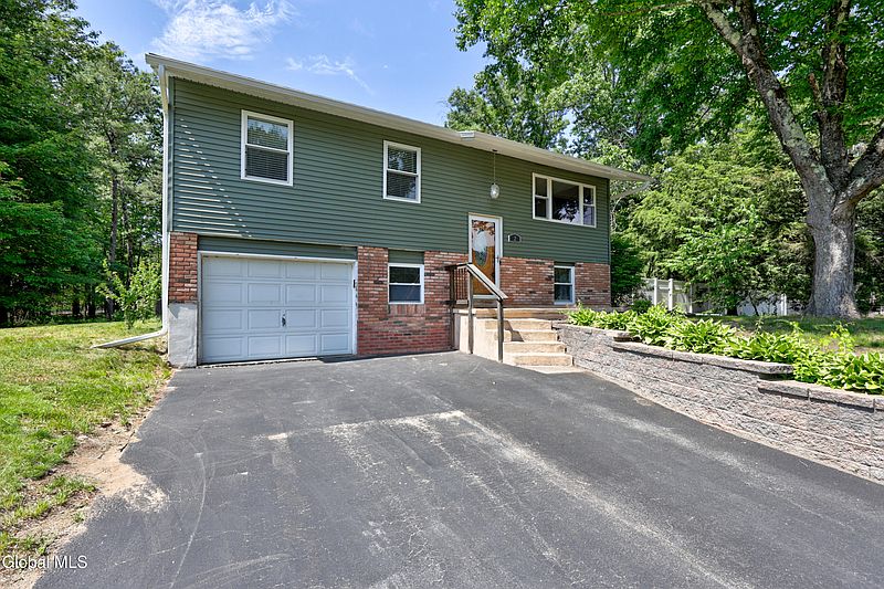 2nd image of 2 Fawn Drive