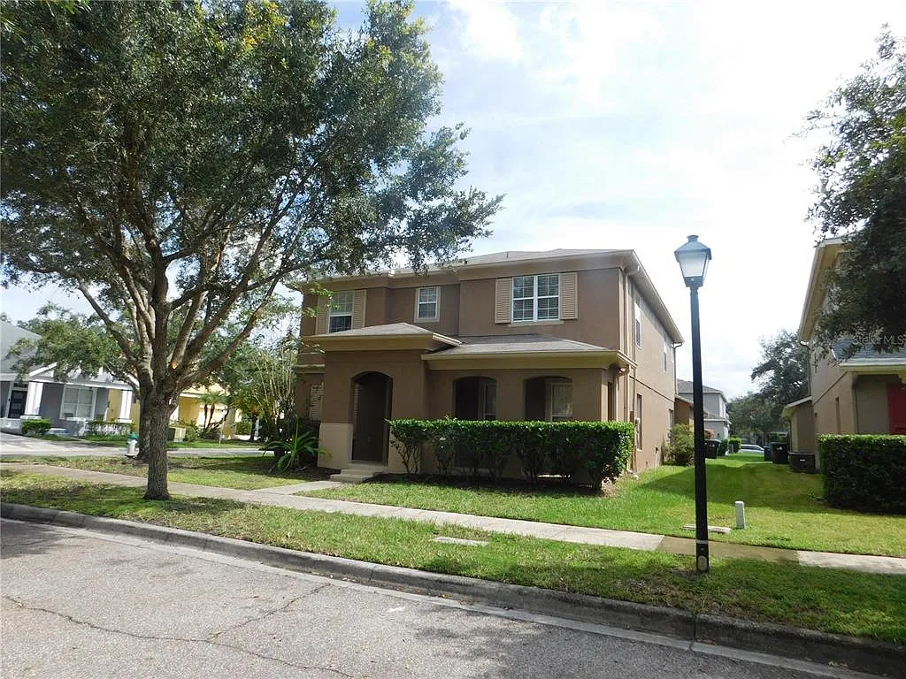 3 bed, 2.5 bath, 2919 sqft, $3,200 — Photo 2