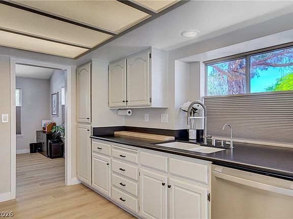 4th image of 1626 Indian Wells Dr
