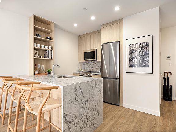 5th image of 100 Sullivan Pl #311