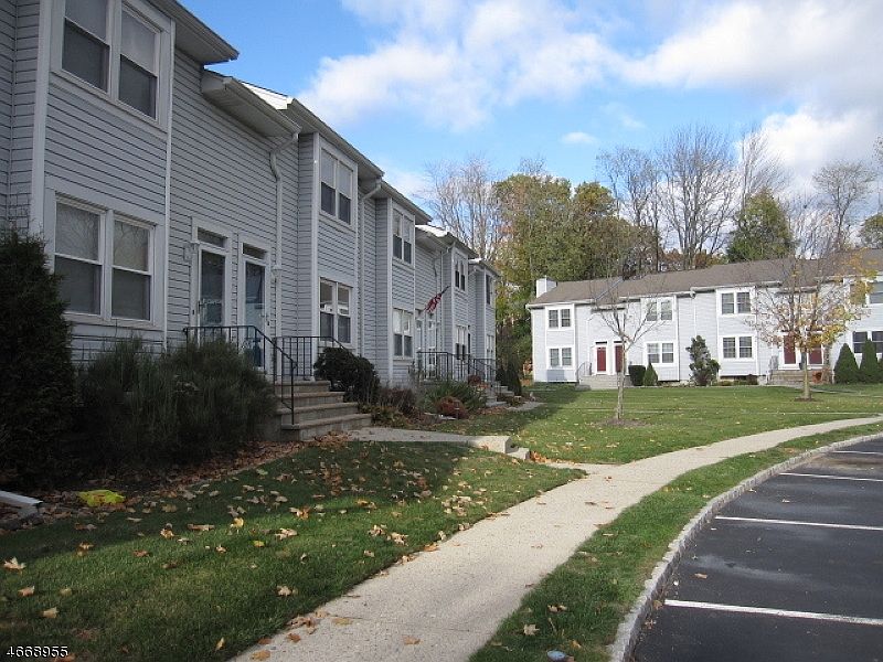 1st image of 59 VILLAGE DR