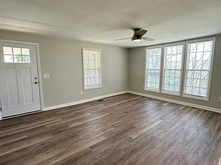 2843 Pinetrail Rd — Photo 2