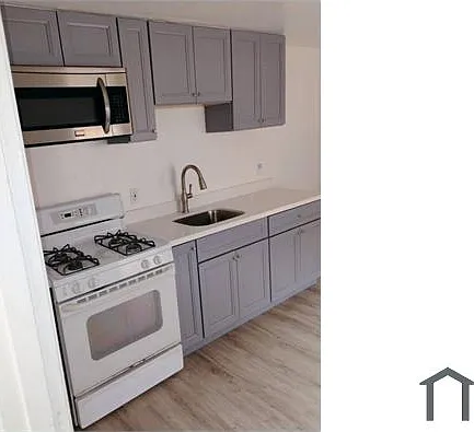 3 bed, 1000 sqft, $2,500 — Photo 2