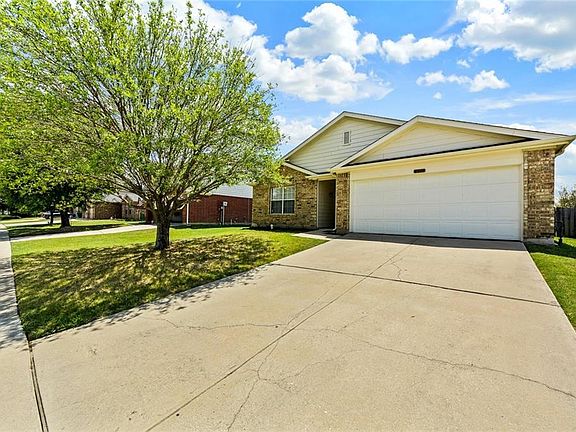 3rd image of 2404 Eagle Mountain Dr
