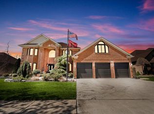 32560 Stefano Dr, Brownstown, MI 48173